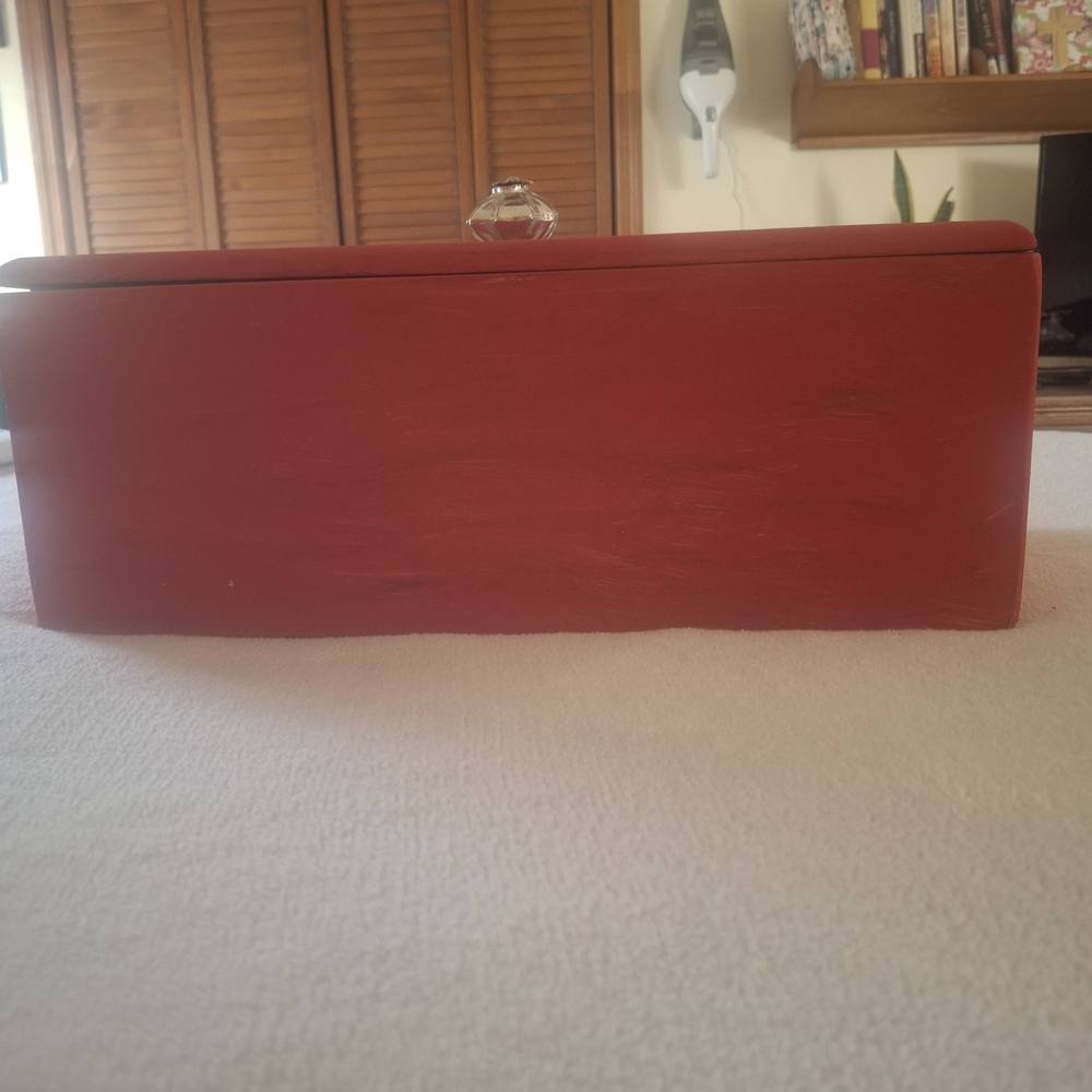 Red Bread Box with Engraved Design - Picture 4 of 6